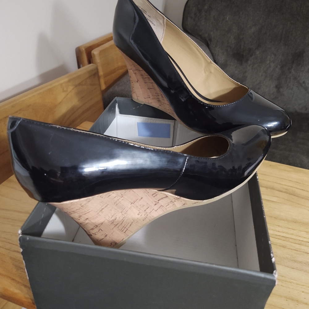 RIALTO NWT size 10M Shiny BLACK Wedges CELINA